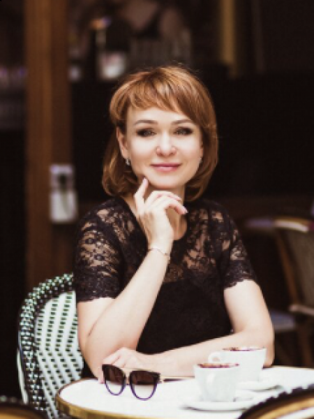 Elena (Paris) / Réf. 91104 / Adhérente Agence Amélie