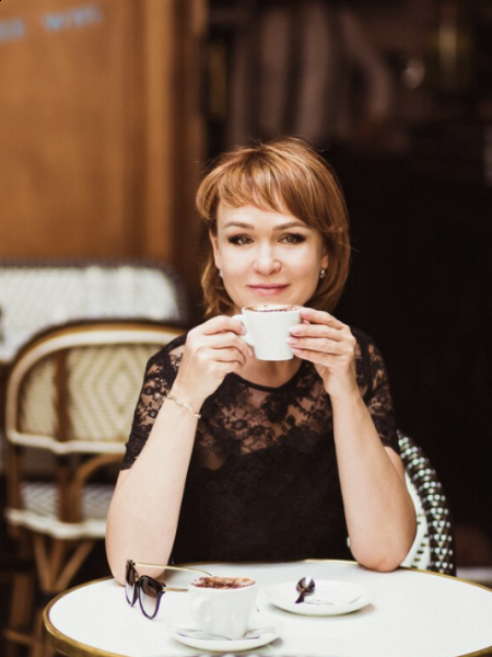 Elena (Paris) / Réf. 91104 / Adhérente Agence Amélie