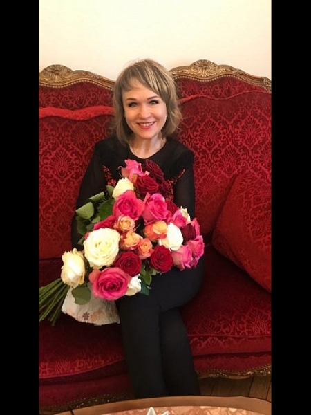 Elena (Paris) / Réf. 91104 / Adhérente Agence Amélie