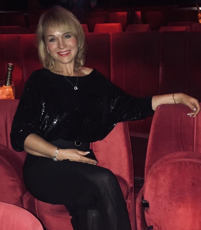 Photo de Elena (Paris) / Réf. 91104 / Agence Amélie