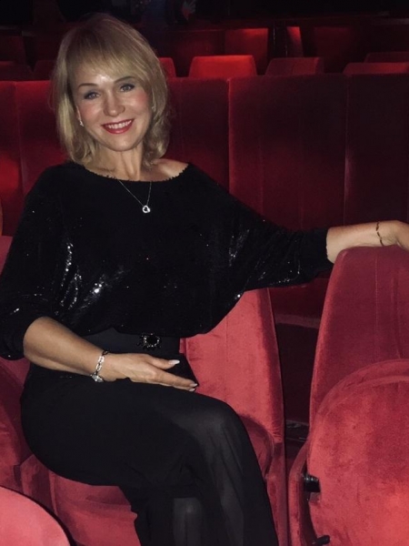 Elena (Paris) / Réf. 91104 / Adhérente Agence Amélie