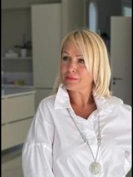 Elena (Paris) / Réf. 91104 / Adhérente Agence Amélie