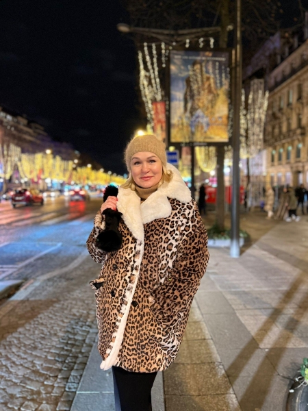 Elena (Paris) / Réf. 91104 / Adhérente Agence Amélie