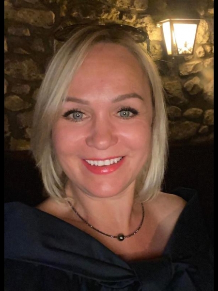 Elena (Paris) / Réf. 91104 / Adhérente Agence Amélie