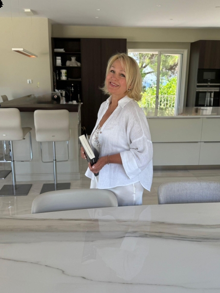 Elena (Paris) / Réf. 91104 / Adhérente Agence Amélie