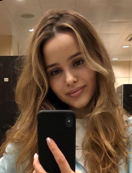 Photo de Karina / Réf. 540 / Agence Amélie