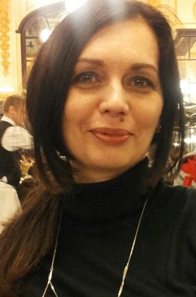 Photo de Irina (maintenant à Paris) / Réf. 91310 / Agence Amélie