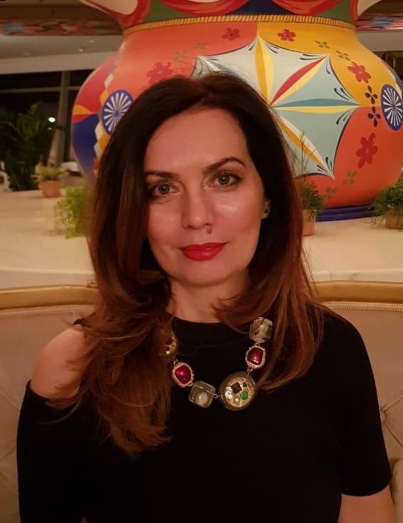 Photo de Irina (maintenant à Paris) / Réf. 91310 / Agence Amélie