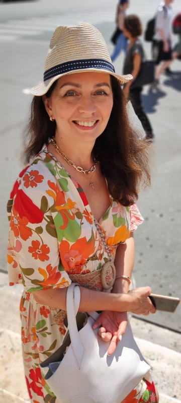 Photo de Irina (maintenant à Paris) / Réf. 91310 / Agence Amélie