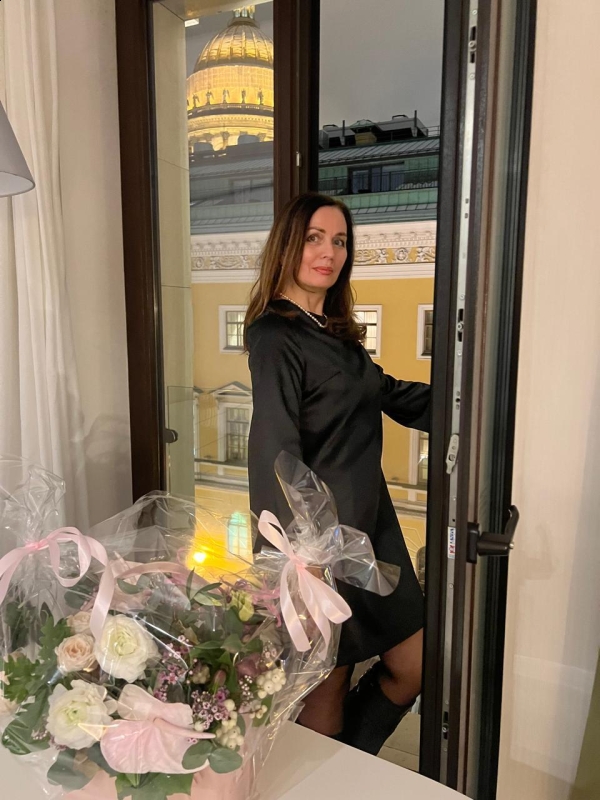 Photo de Irina (maintenant à Paris) / Réf. 91310 / Agence Amélie