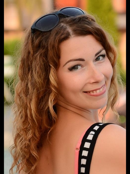 Polina (Bulgarie) / Réf. 91355 / Adhérente Agence Amélie