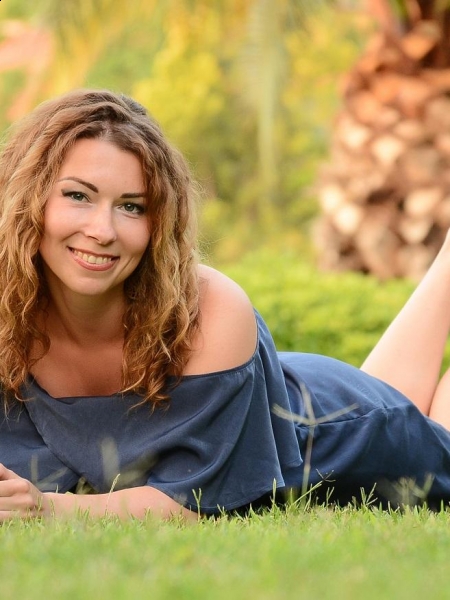 Polina (Bulgarie) / Réf. 91355 / Adhérente Agence Amélie