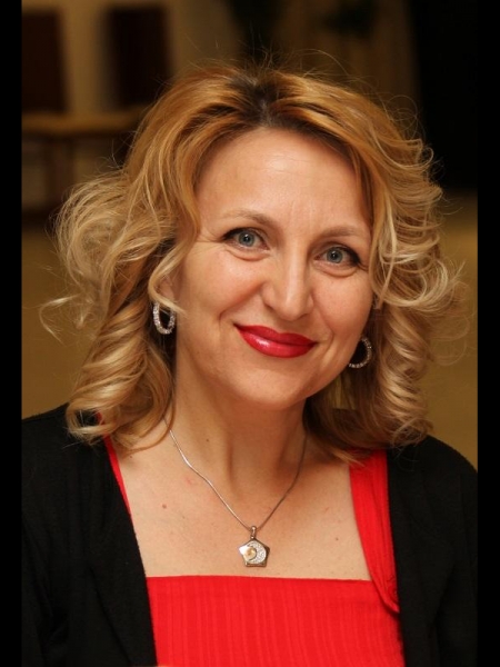 Elena (Portugal) / Réf. 91476 / Adhérente Agence Amélie