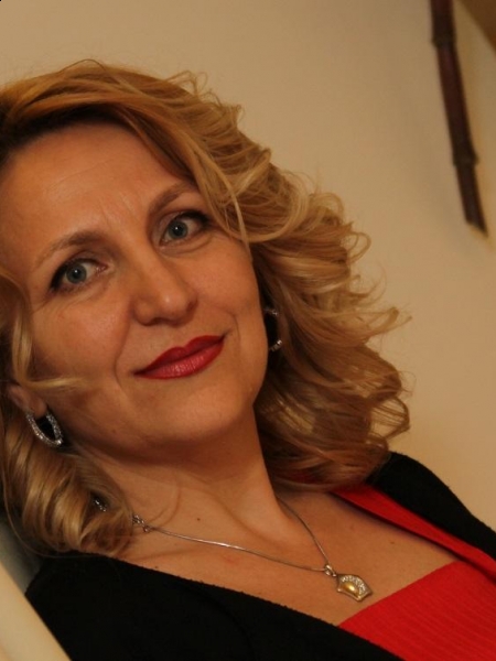 Elena (Portugal) / Réf. 91476 / Adhérente Agence Amélie