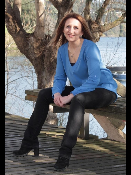 Elena (Portugal) / Réf. 91476 / Adhérente Agence Amélie