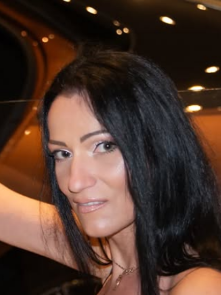 Ekaterina (Cannes) / Réf. 91480 / Adhérente Agence Amélie