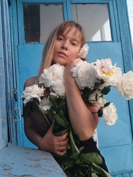 Yulia / Réf. 91497 / Adhérente Agence Amélie