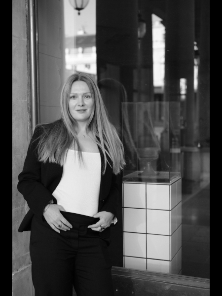 Lubov (Paris) / Réf. 91500 / Adhérente Agence Amélie