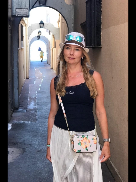 Olga (bientôt à Paris) / Réf. 91574 / Adhérente Agence Amélie