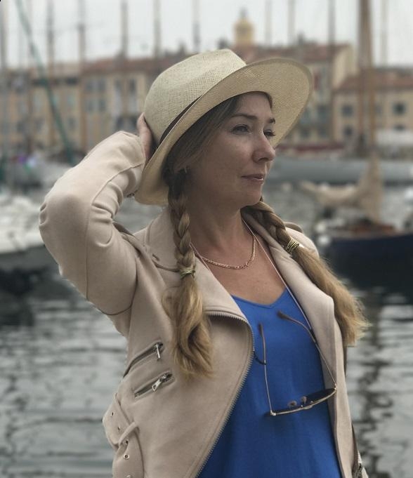 Photo de Olga (bientôt à Paris) / Réf. 91574 / Agence Amélie