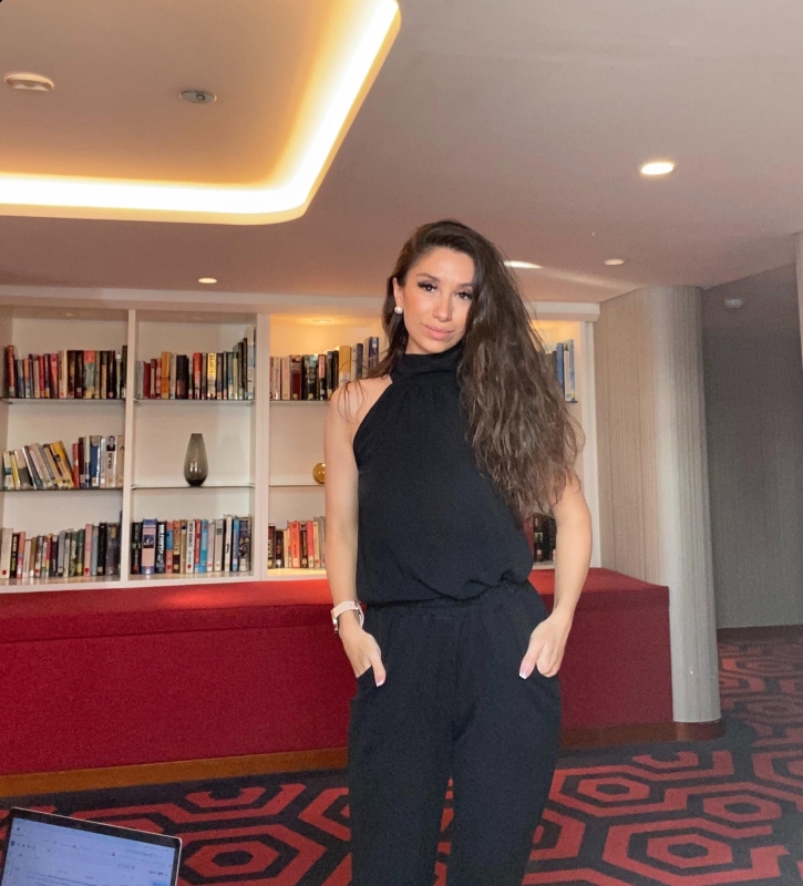 Photo de Aliona (Bientôt à Paris) / Réf. 91578 / Agence Amélie