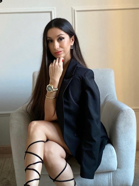 Aliona (Bientôt à Paris) / Réf. 91578 / Adhérente Agence Amélie