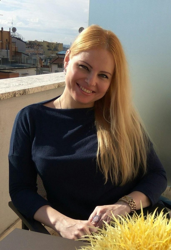 Photo de Yulia / Réf. 91642 / Agence Amélie