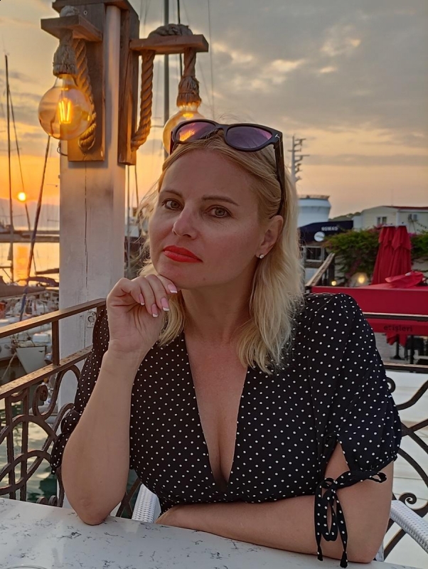 Photo de Yulia / Réf. 91642 / Agence Amélie