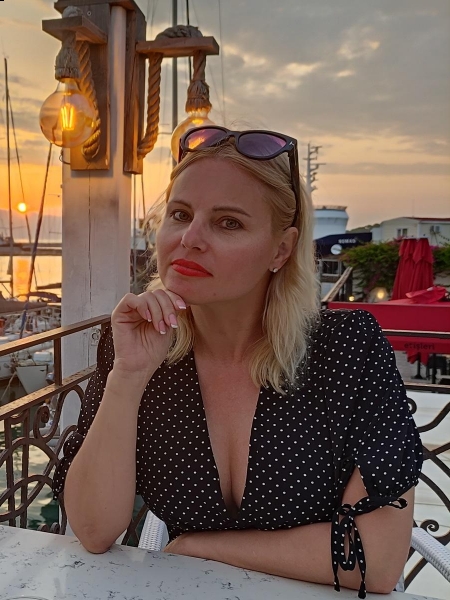 Yulia / Réf. 91642 / Adhérente Agence Amélie