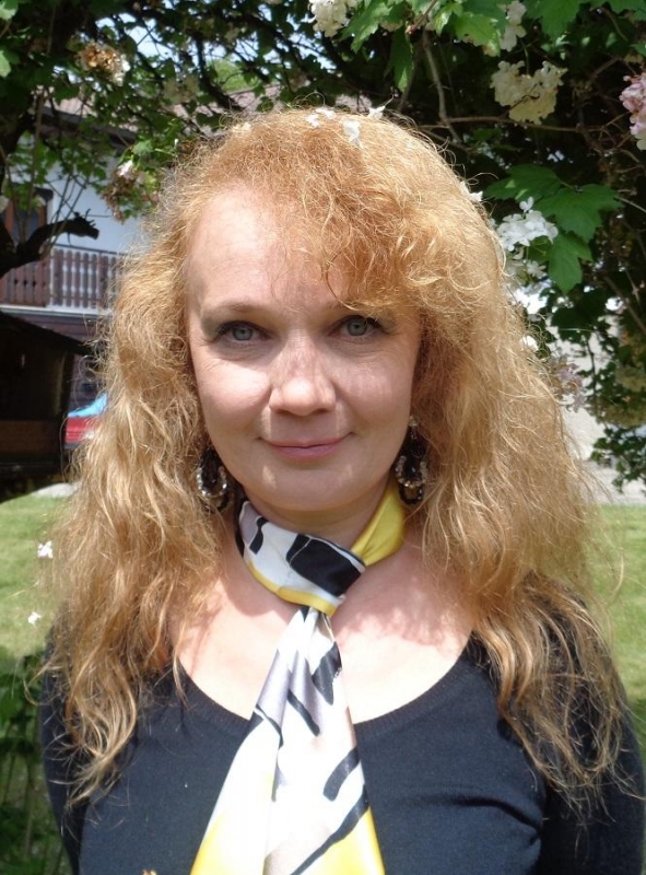 Photo de Elena / Réf. 91664 / Agence Amélie