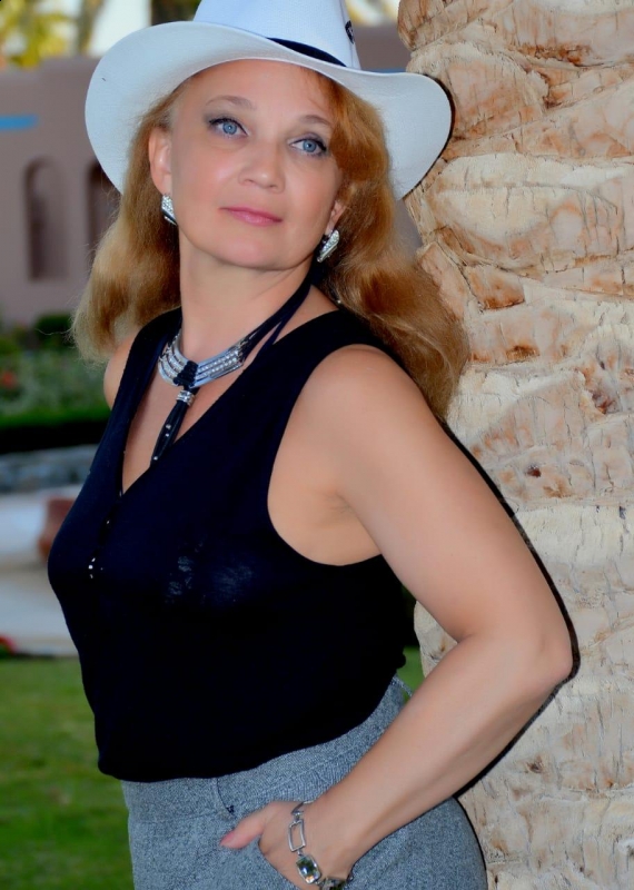 Photo de Elena / Réf. 91664 / Agence Amélie