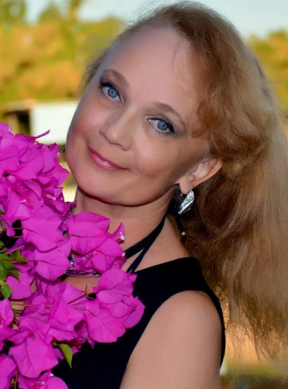 Photo de Elena / Réf. 91664 / Agence Amélie