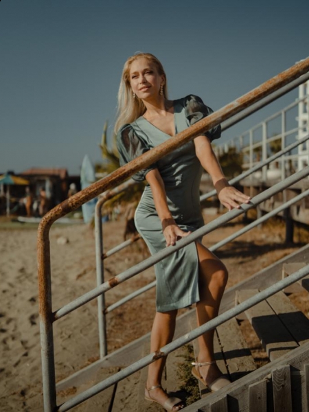 Christina (Chypre) / Réf. 92056 / Adhérente Agence Amélie