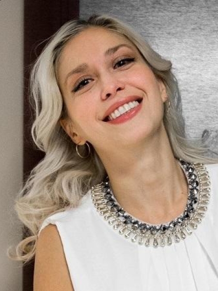 Christina (Chypre) / Réf. 92056 / Adhérente Agence Amélie