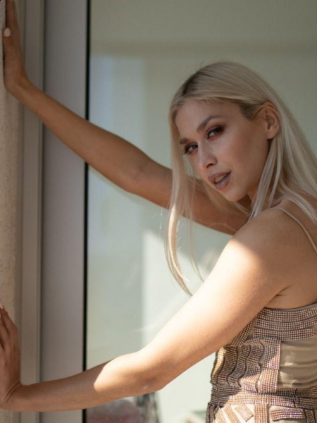 Christina (Chypre) / Réf. 92056 / Adhérente Agence Amélie