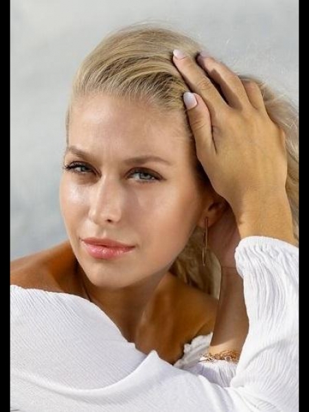 Christina (Chypre) / Réf. 92056 / Adhérente Agence Amélie