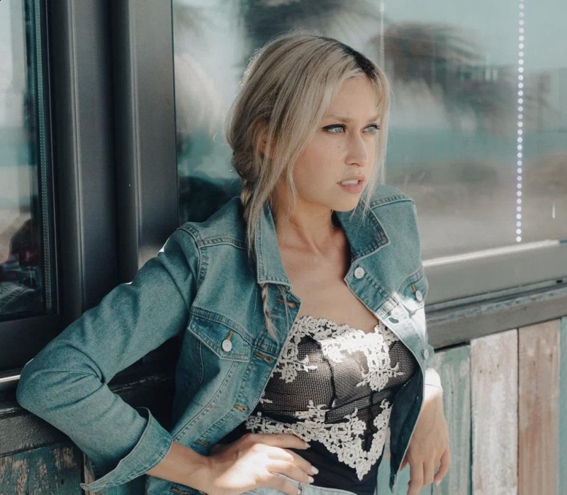 Photo de Christina (Chypre) / Réf. 92056 / Agence Amélie