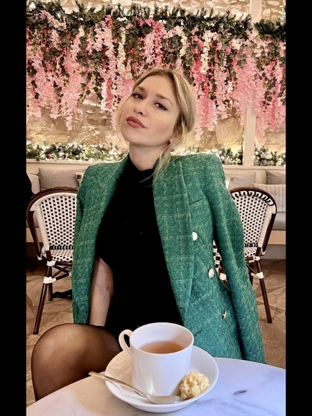 Christina (Chypre) / Réf. 92056 / Adhérente Agence Amélie