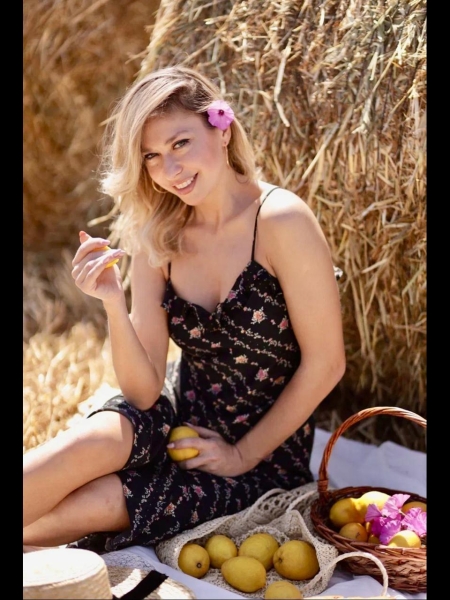 Christina (Chypre) / Réf. 92056 / Adhérente Agence Amélie