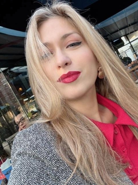 Christina (Chypre) / Réf. 92056 / Adhérente Agence Amélie