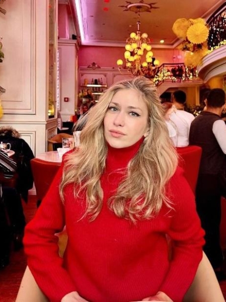 Christina (Chypre) / Réf. 92056 / Adhérente Agence Amélie