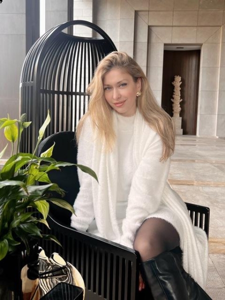 Christina (Chypre) / Réf. 92056 / Adhérente Agence Amélie