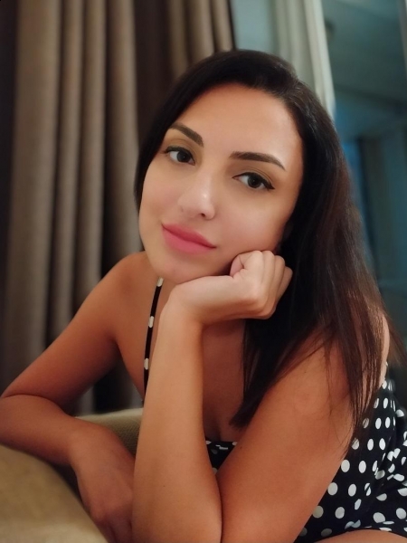 Salomé (Dubaï) / Réf. 92180 / Adhérente Agence Amélie