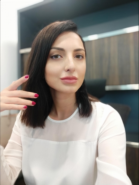 Salomé (Dubaï) / Réf. 92180 / Adhérente Agence Amélie