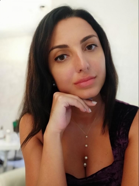 Salomé (Dubaï) / Réf. 92180 / Adhérente Agence Amélie