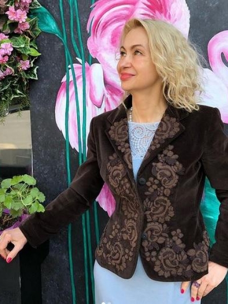 Natalia (bientôt à Bordeaux) / Réf. 92272 / Adhérente Agence Amélie