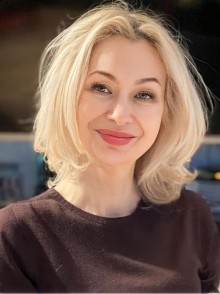 Natalia (bientôt à Bordeaux) / Réf. 92272 / Adhérente Agence Amélie