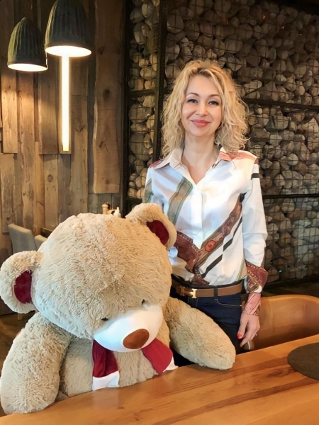 Natalia (bientôt à Bordeaux) / Réf. 92272 / Adhérente Agence Amélie