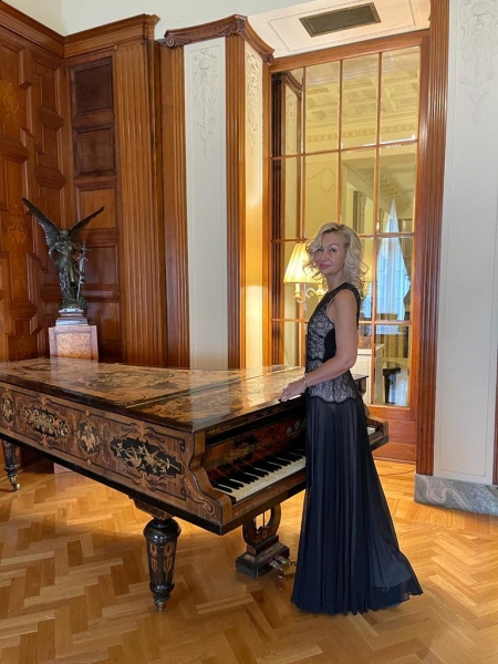 Natalia (bientôt à Bordeaux) / Réf. 92272 / Adhérente Agence Amélie
