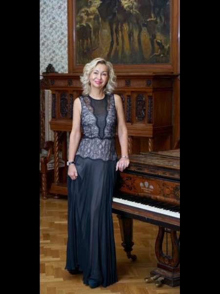 Natalia (bientôt à Bordeaux) / Réf. 92272 / Adhérente Agence Amélie